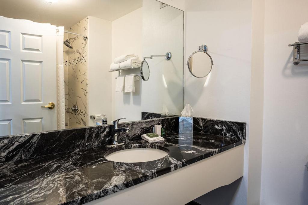 D. Hotel Suites & Spa Голіок Екстер'єр фото
